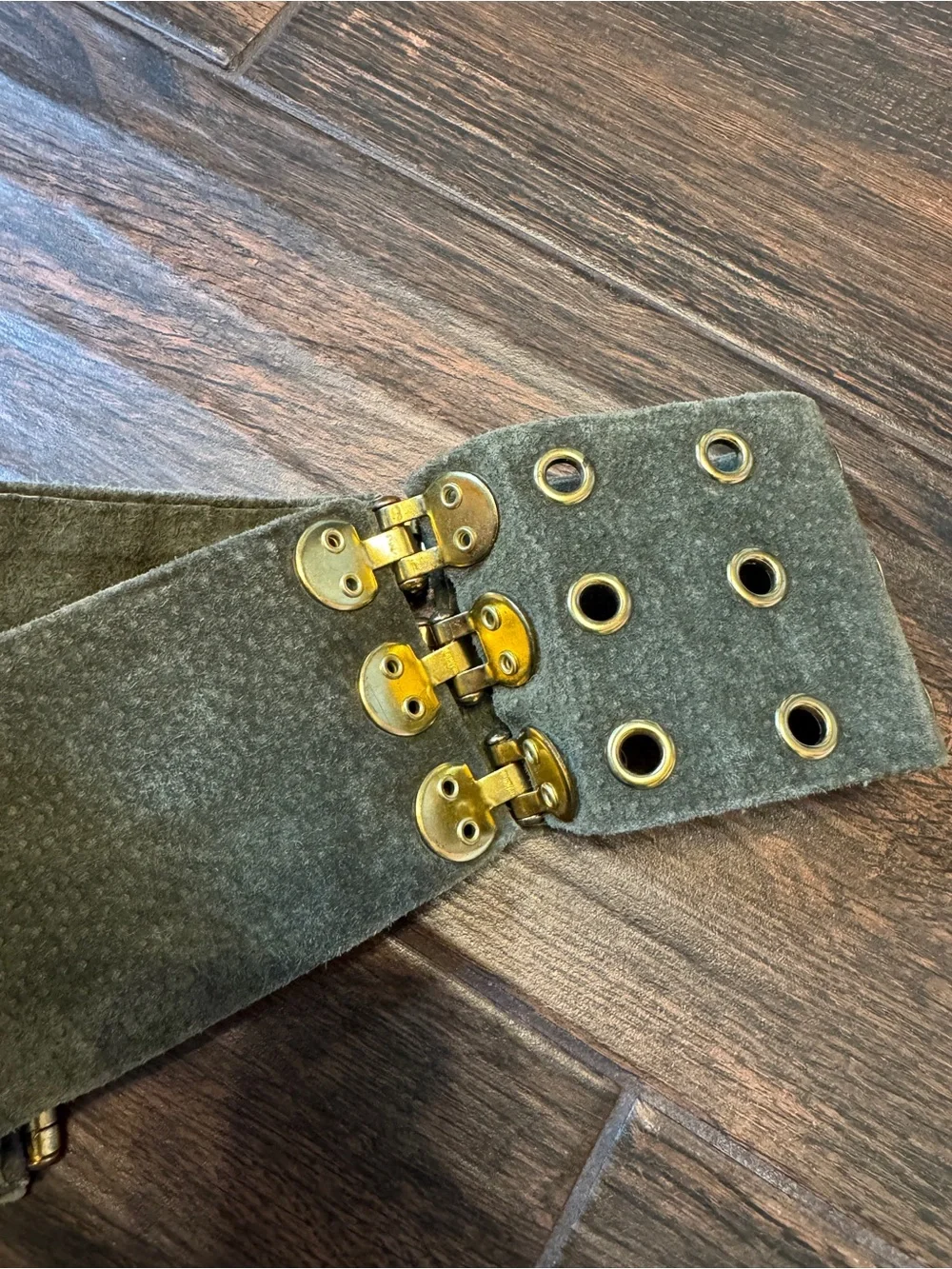 Suzanne Somers Olive Green Suede Wide Waist Belt Gold Hardware Adjustable M/L